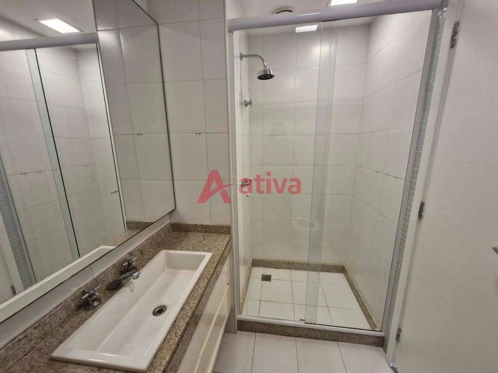 260 m² apartment with 4 en-suite bedrooms and laundry area — photo 4