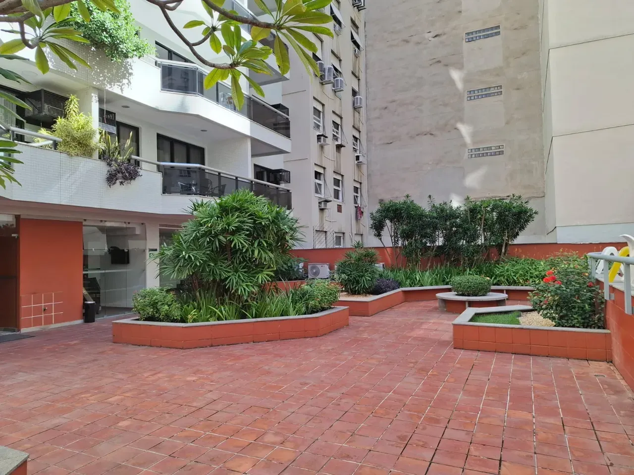 Apartamento mobiliado com cozinha americana e varanda — photo 26