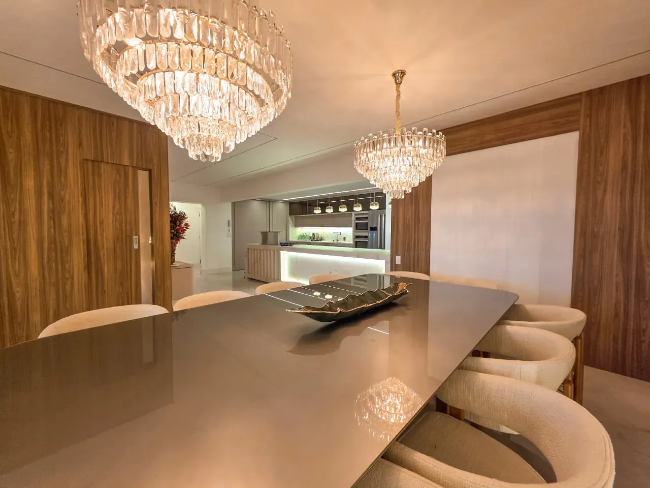 Bathtub in a 3-bedroom apartment, 240 m² — photo 19