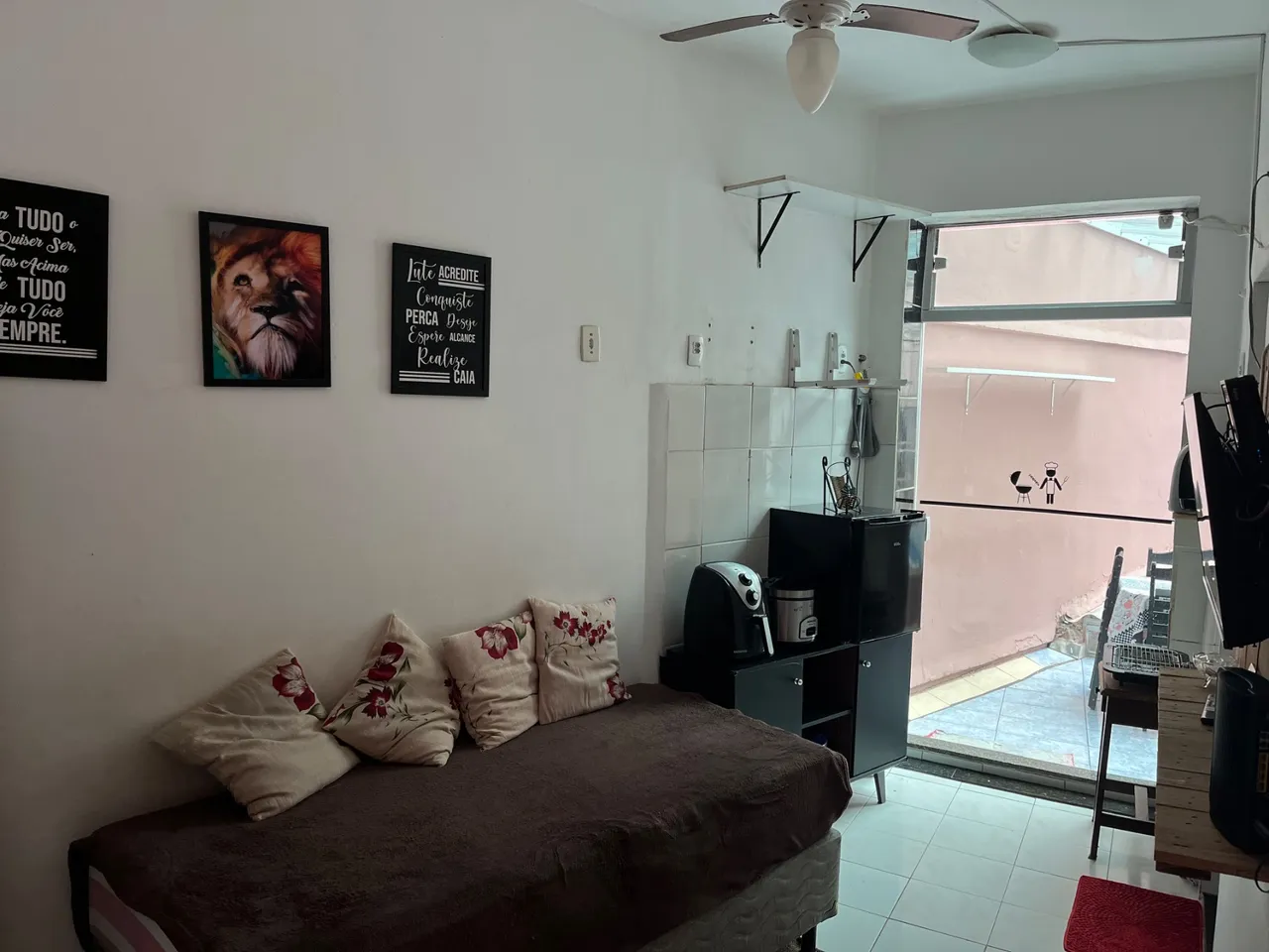 Studio kitnet with 1 bedroom, mini-kitchen, 1 bathroom