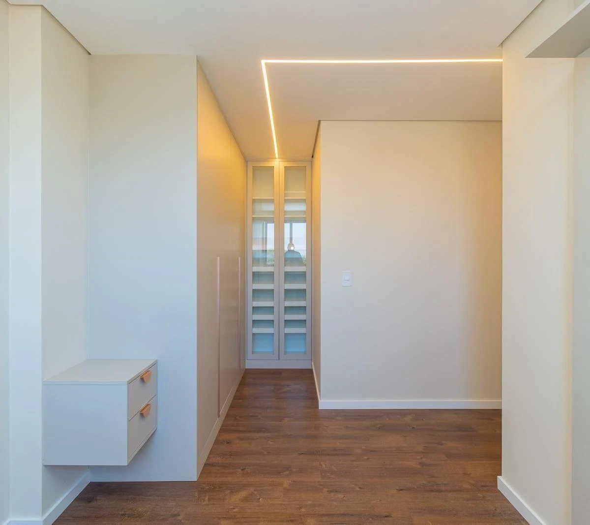 2-bedroom apartment in a building with a gym — photo 24