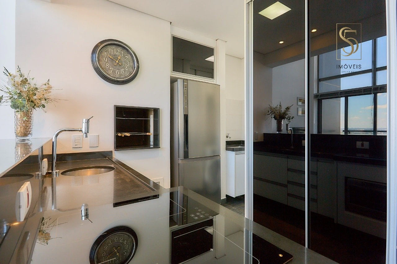 Floor-to-ceiling windows in a one-bedroom apartment, 140 m² — photo 2