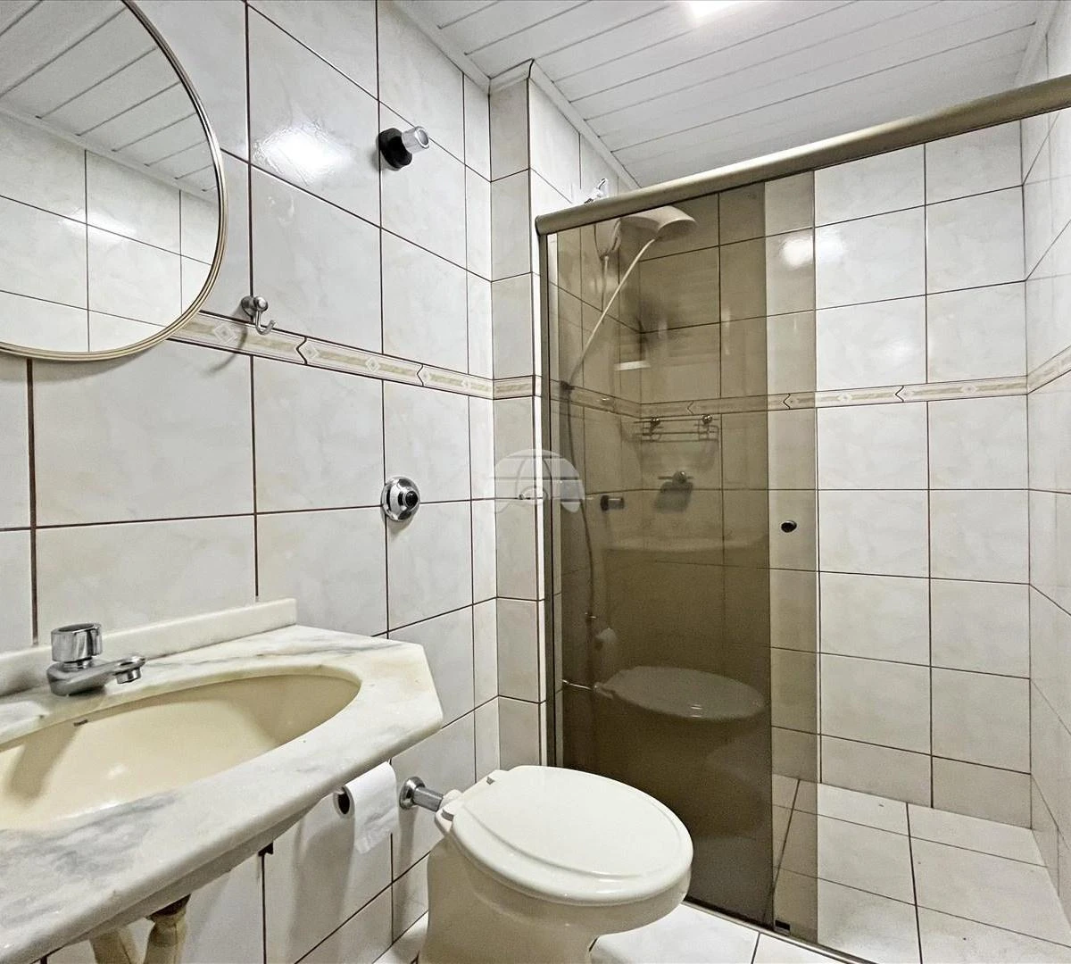 Apartamento de 1 quarto com piso de madeira ou laminado — photo 4