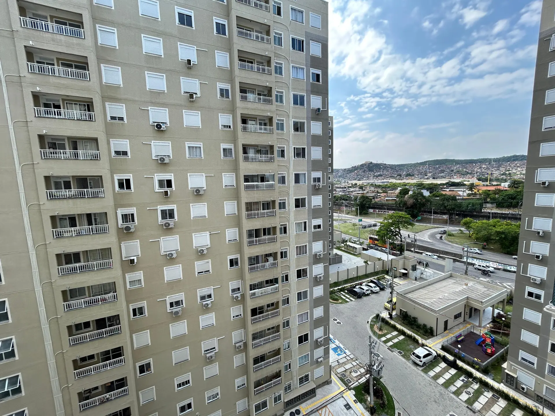 Квартира з 2 спальнями, у будинку є басейн — photo 42