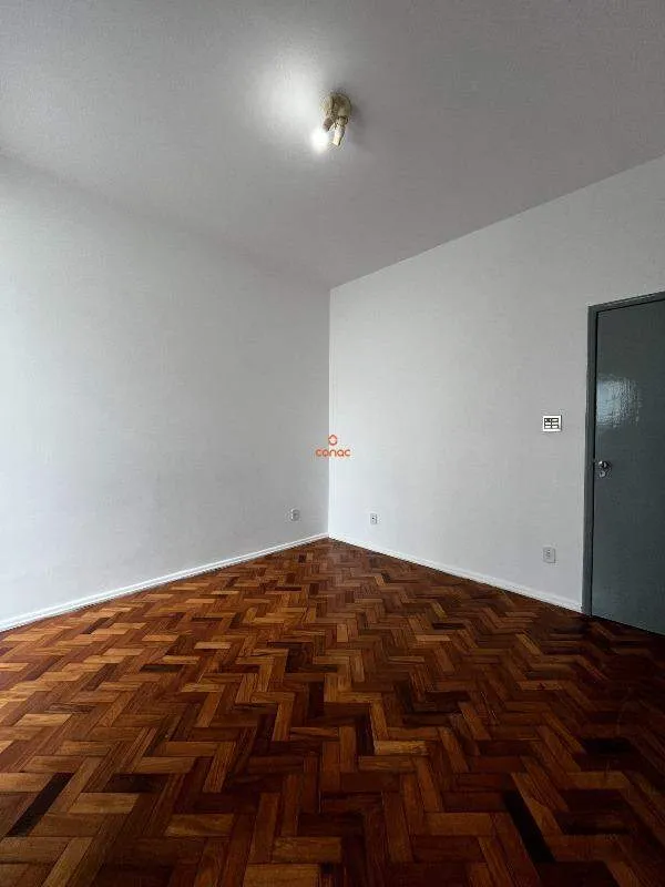 Apartment on the 8th floor with wood or laminate floors