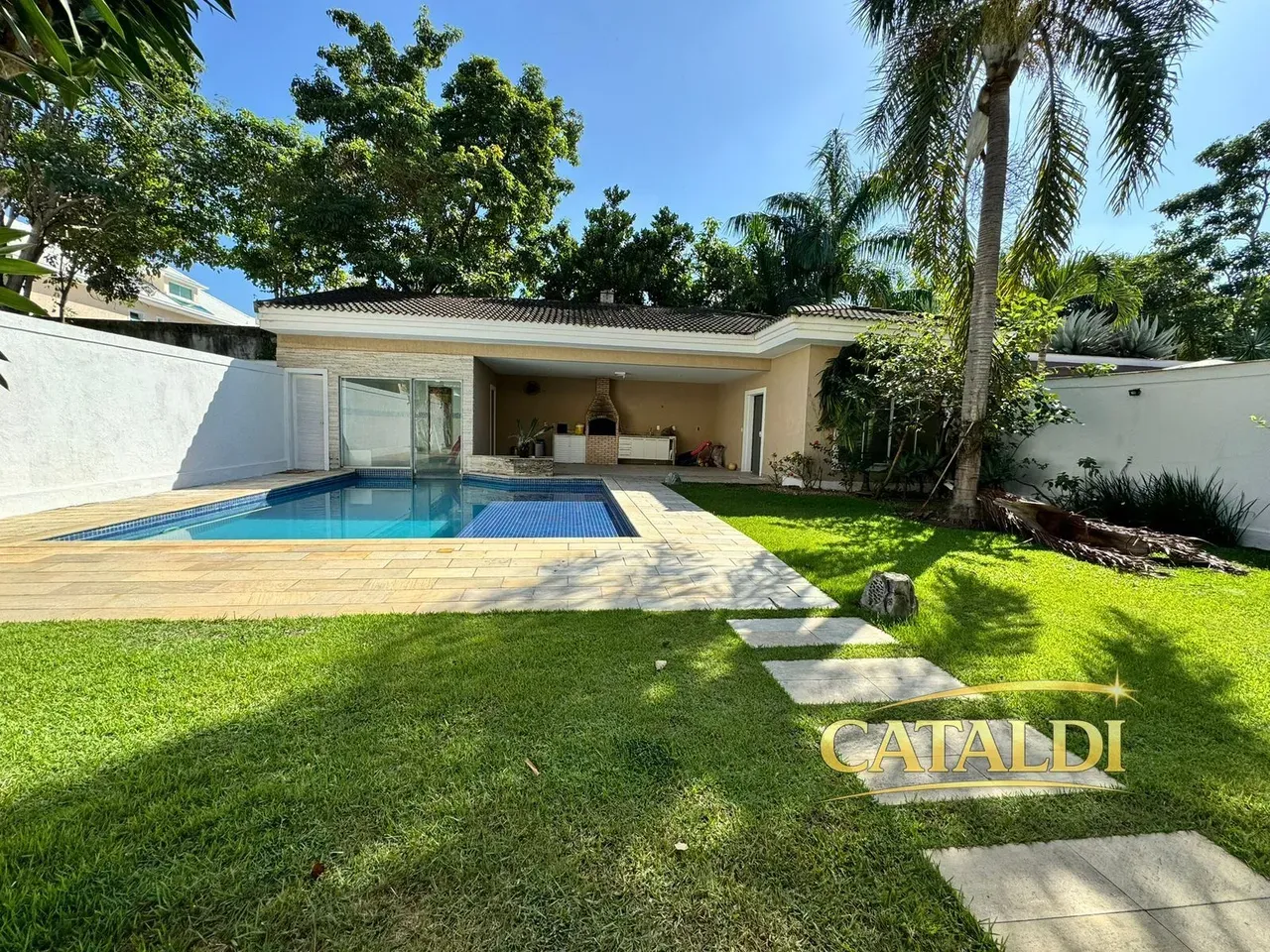Furnished house, 400 m², with floor-to-ceiling windows — photo 7