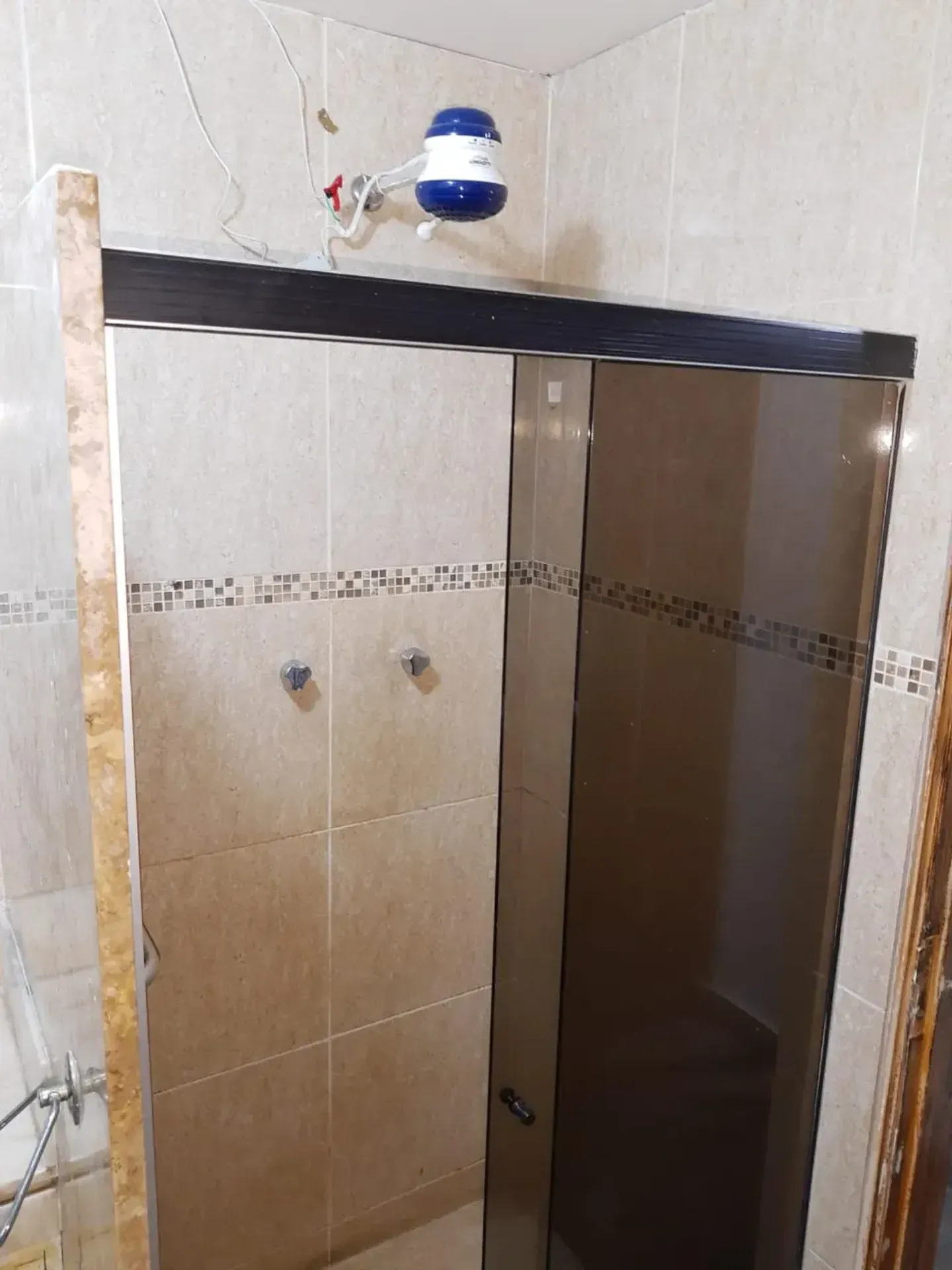 Bathtub in a 5-bedroom house, 240 m² — photo 41