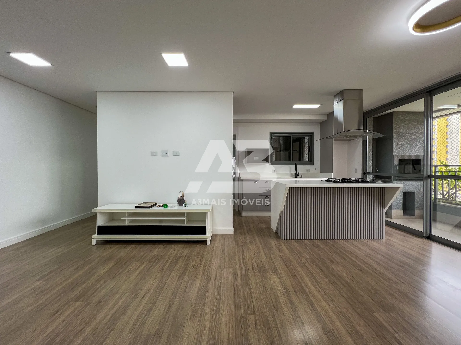 103 m² apartment with an open-plan gas kitchen — photo 6