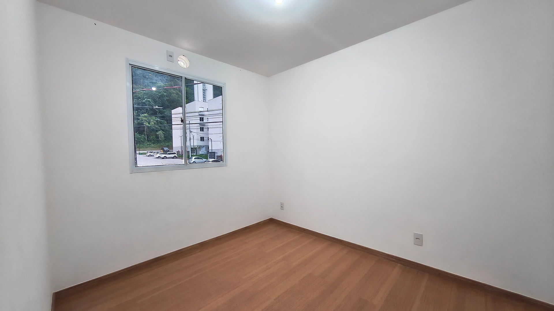 2-bedroom apartment in a building with a gym — photo 20