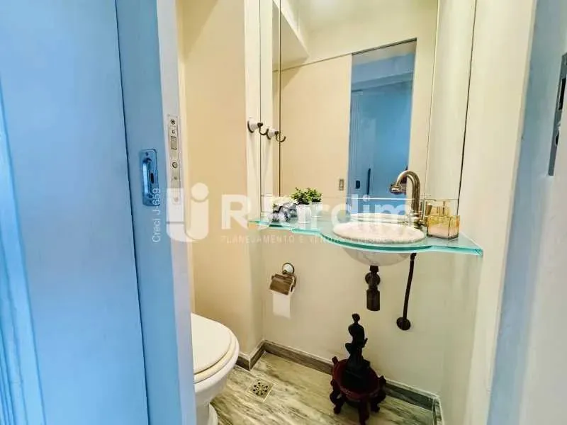 Residential apartment with 4 bedrooms and 4 bathrooms — photo 14