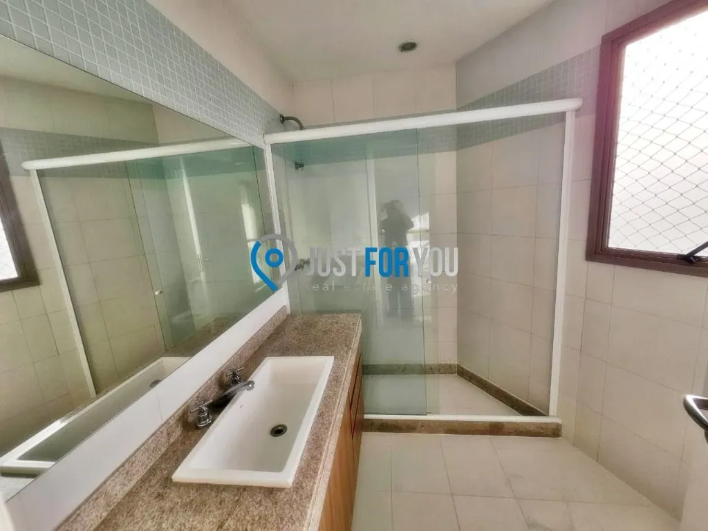 4-bedroom apartment with 233 m² and 5 bathrooms — photo 27