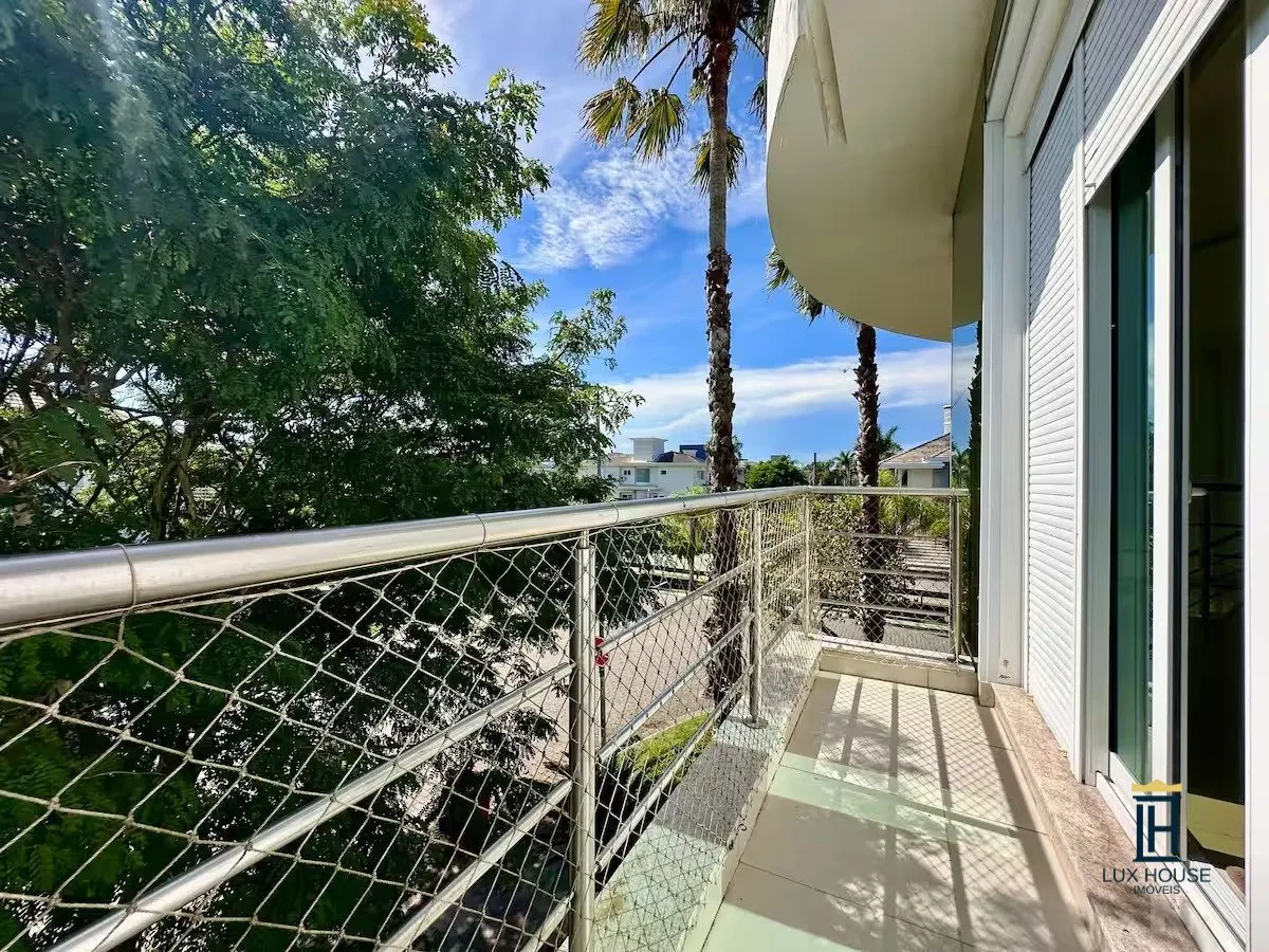 6-bedroom house with a bathtub in Florianópolis — photo 11