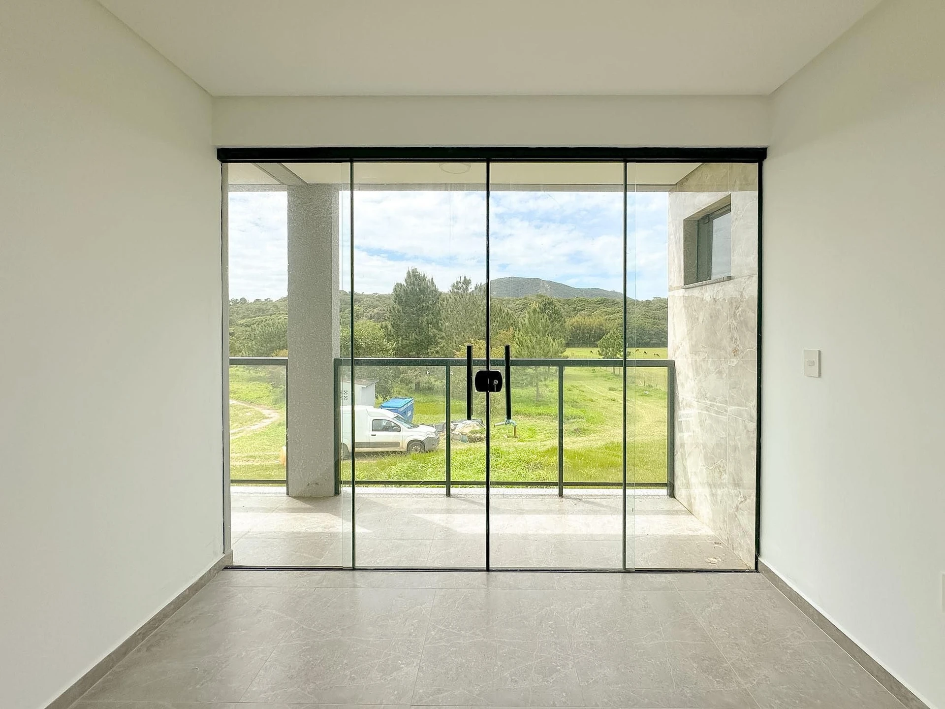 Floor-to-ceiling windows in a 3-bedroom house, 157 m² — photo 20