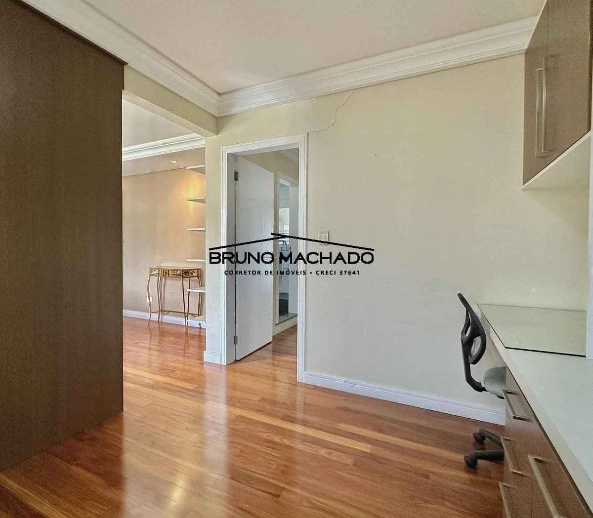 3-bedroom house with a walk-in closet in Curitiba — photo 10