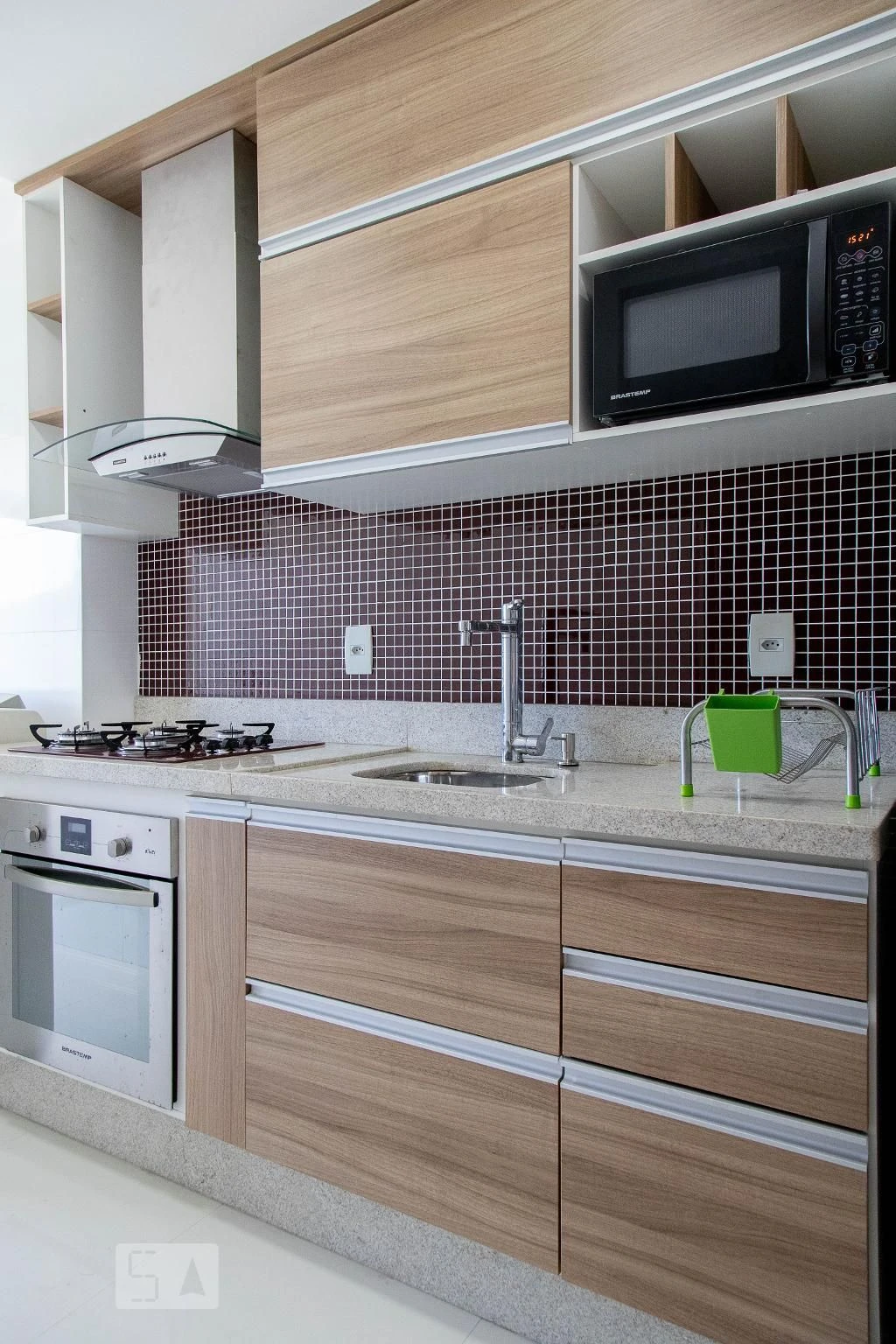 Balcony with a grill in a 2-bedroom apartment, 90 m² — photo 26