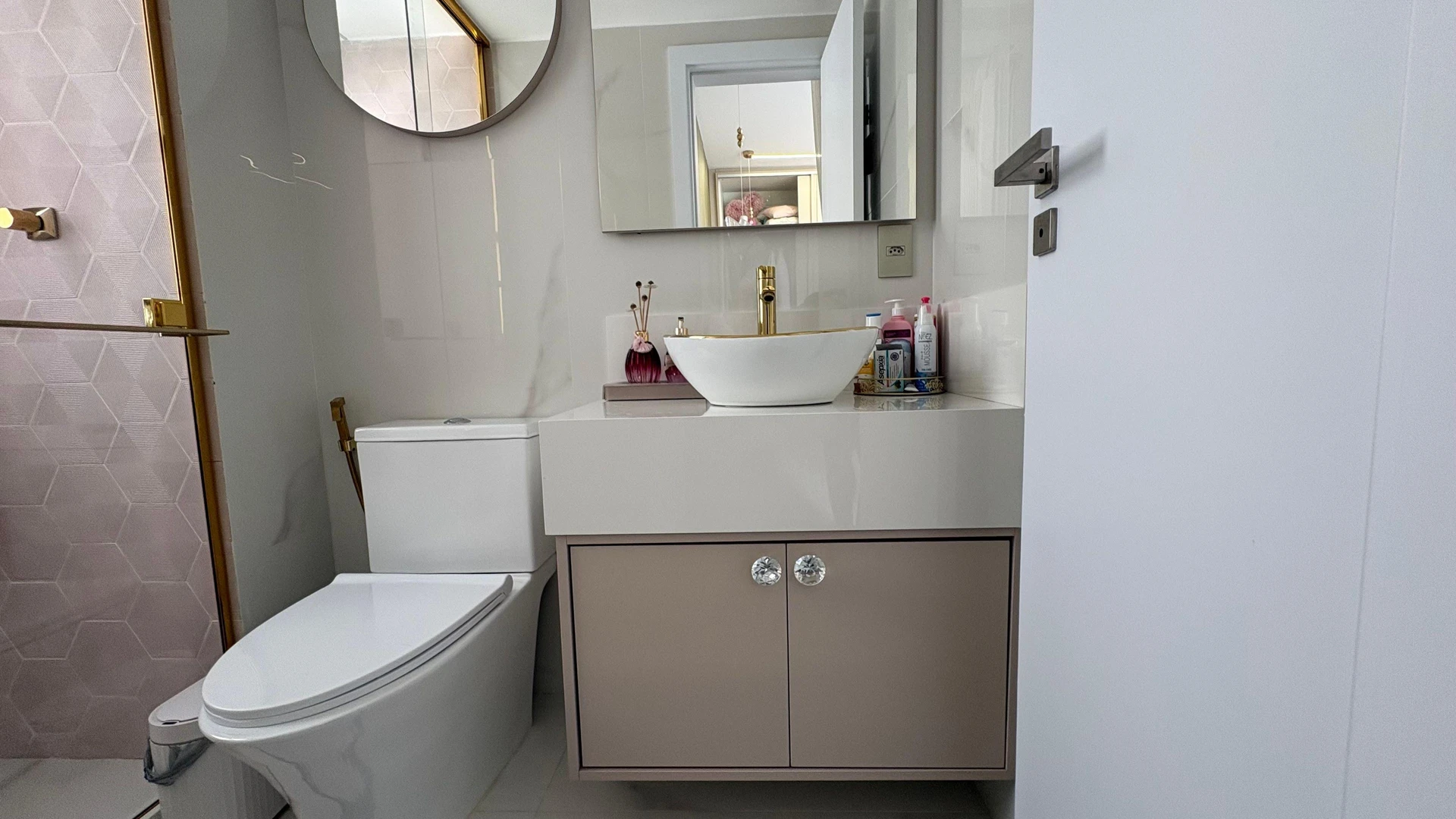 Jacuzzi in a 5-bedroom apartment, 217 m² — photo 59