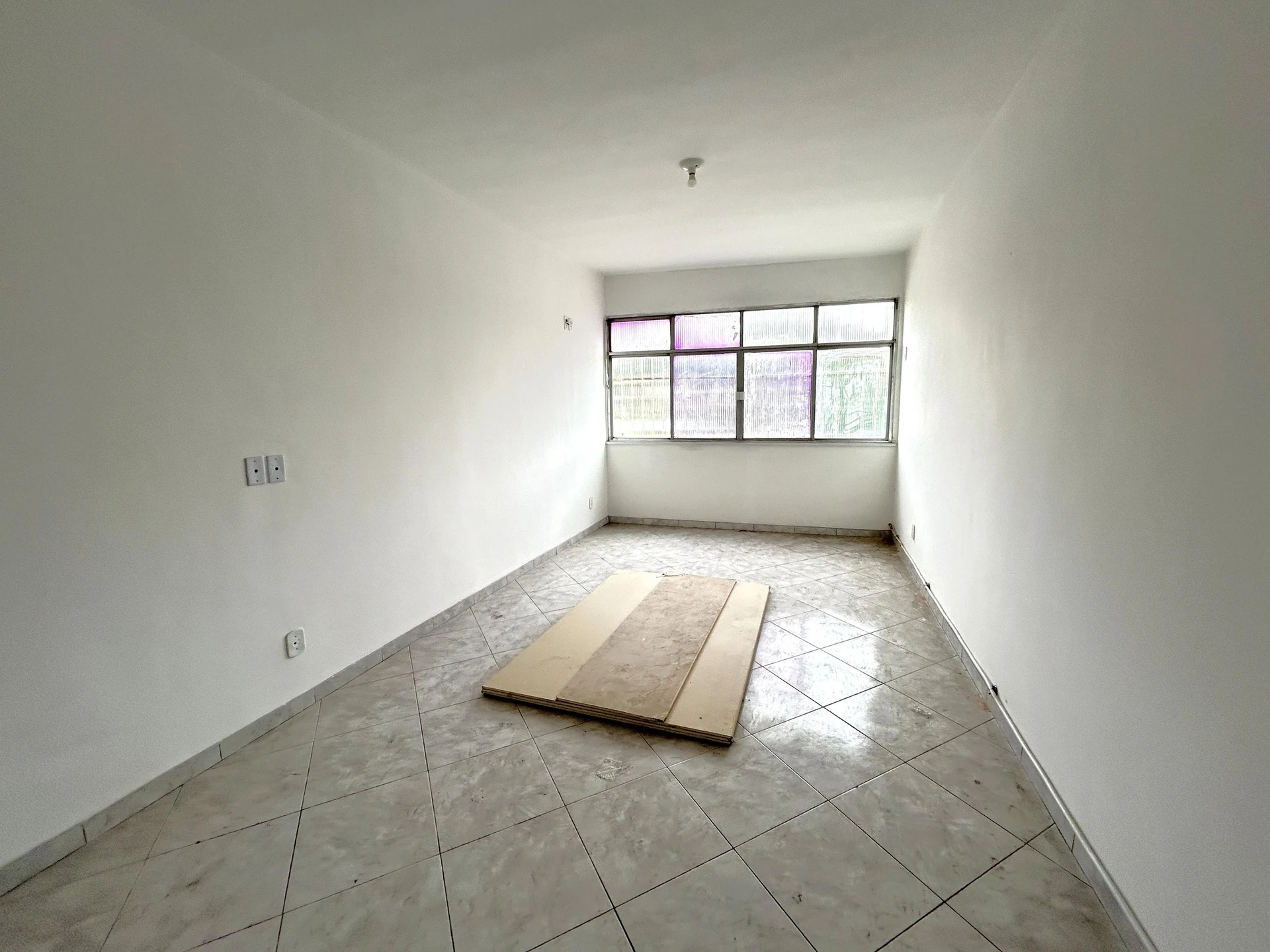 Unfurnished studio rental with 1 bedroom, 1 bathroom
