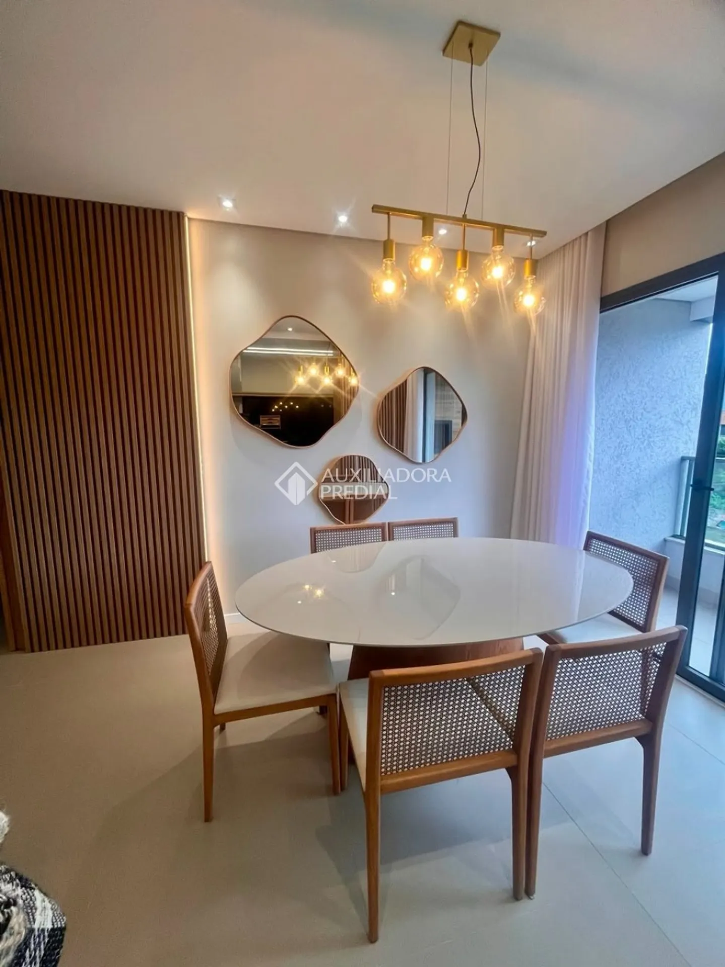 Furnished 92 m² apartment with balcony and 2 parking spots — photo 7