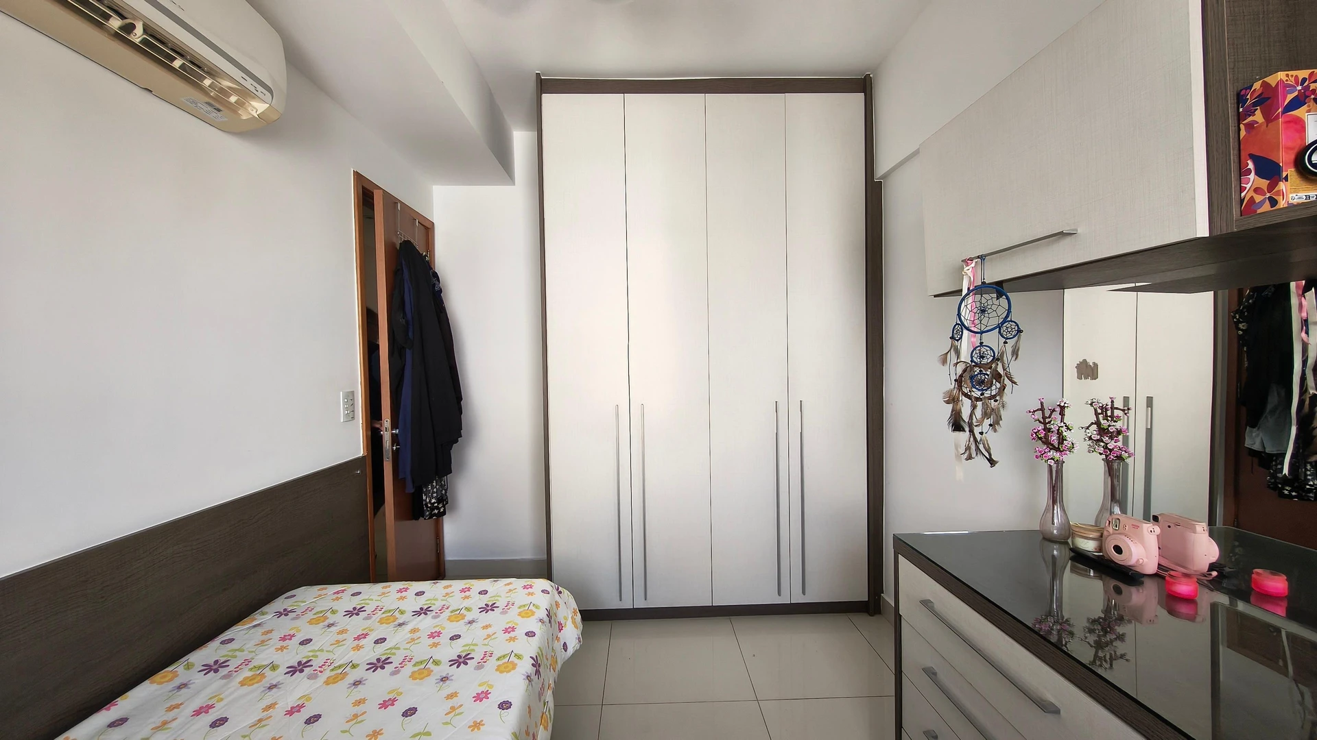 Glass-enclosed balcony in a 3-bedroom apartment, 85 m² — photo 13