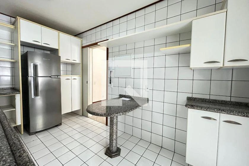 3-bedroom apartment in a building with a gym — photo 5