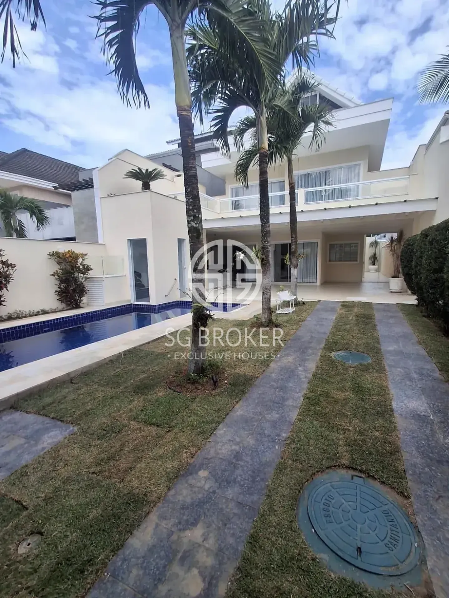 Casa com 5 suítes e 5 banheiros, 330 m² — photo 2