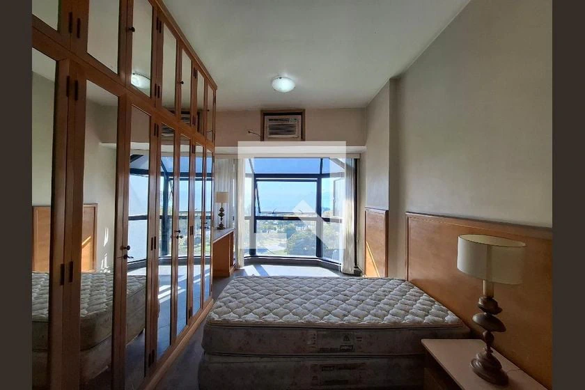 110 m² apartment with built-in wardrobes and a balcony — photo 3