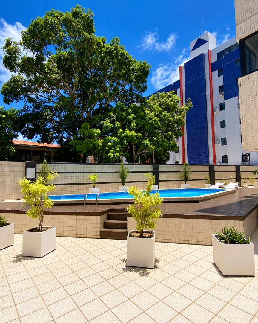 4-bedroom apartment in a building with a pool — photo 3