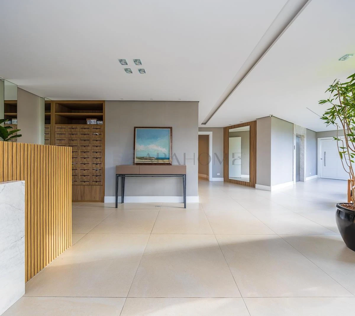 4-bedroom apartment with a bathtub in Curitiba — photo 23