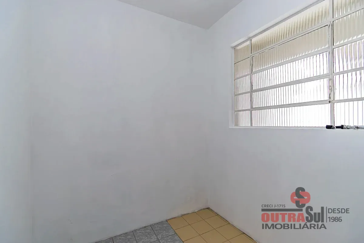 Casa, 215 m², com piso de madeira ou laminado — photo 22