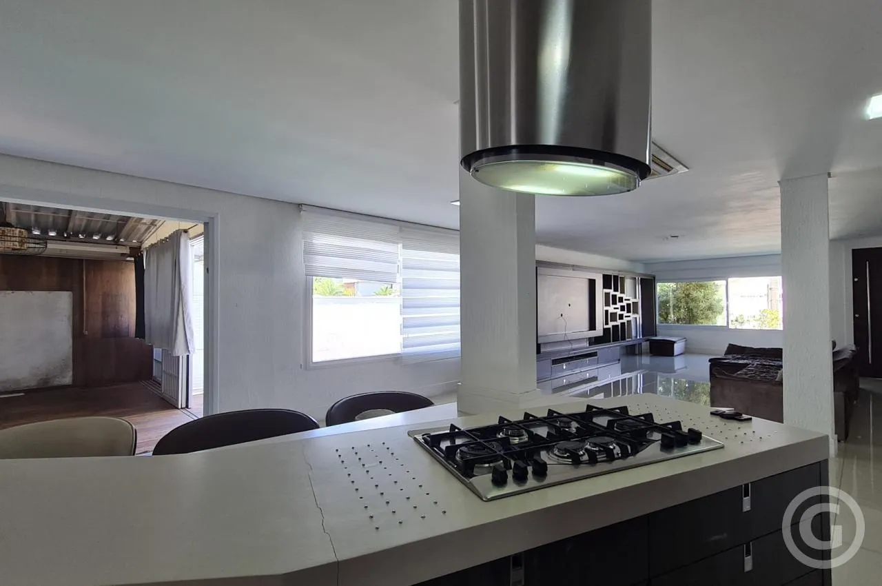 4-bedroom house with a walk-in closet in Florianópolis — photo 4