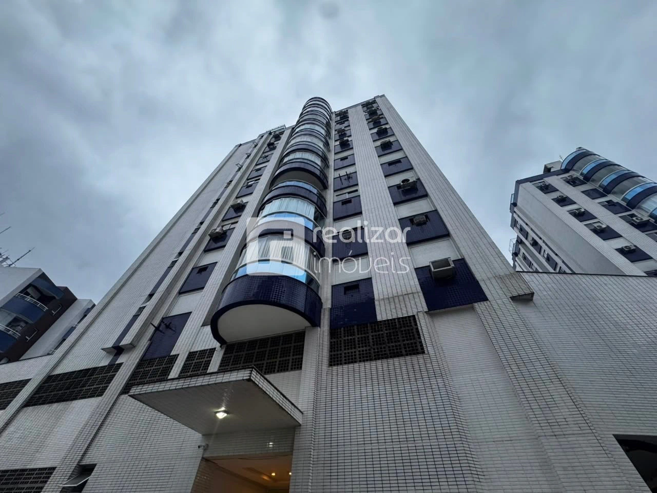 3-bedroom apartment with private balcony barbecue — photo 5