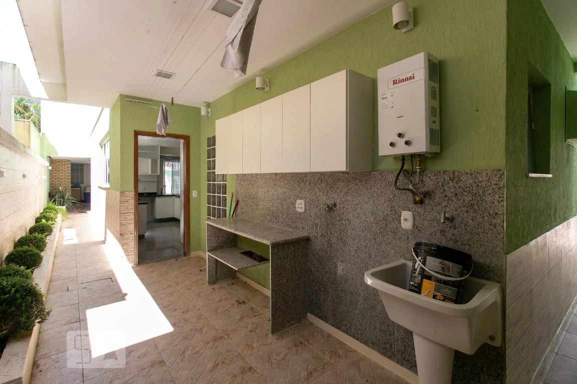 Unfurnished house with 5 en-suite bedrooms and private garden — photo 24