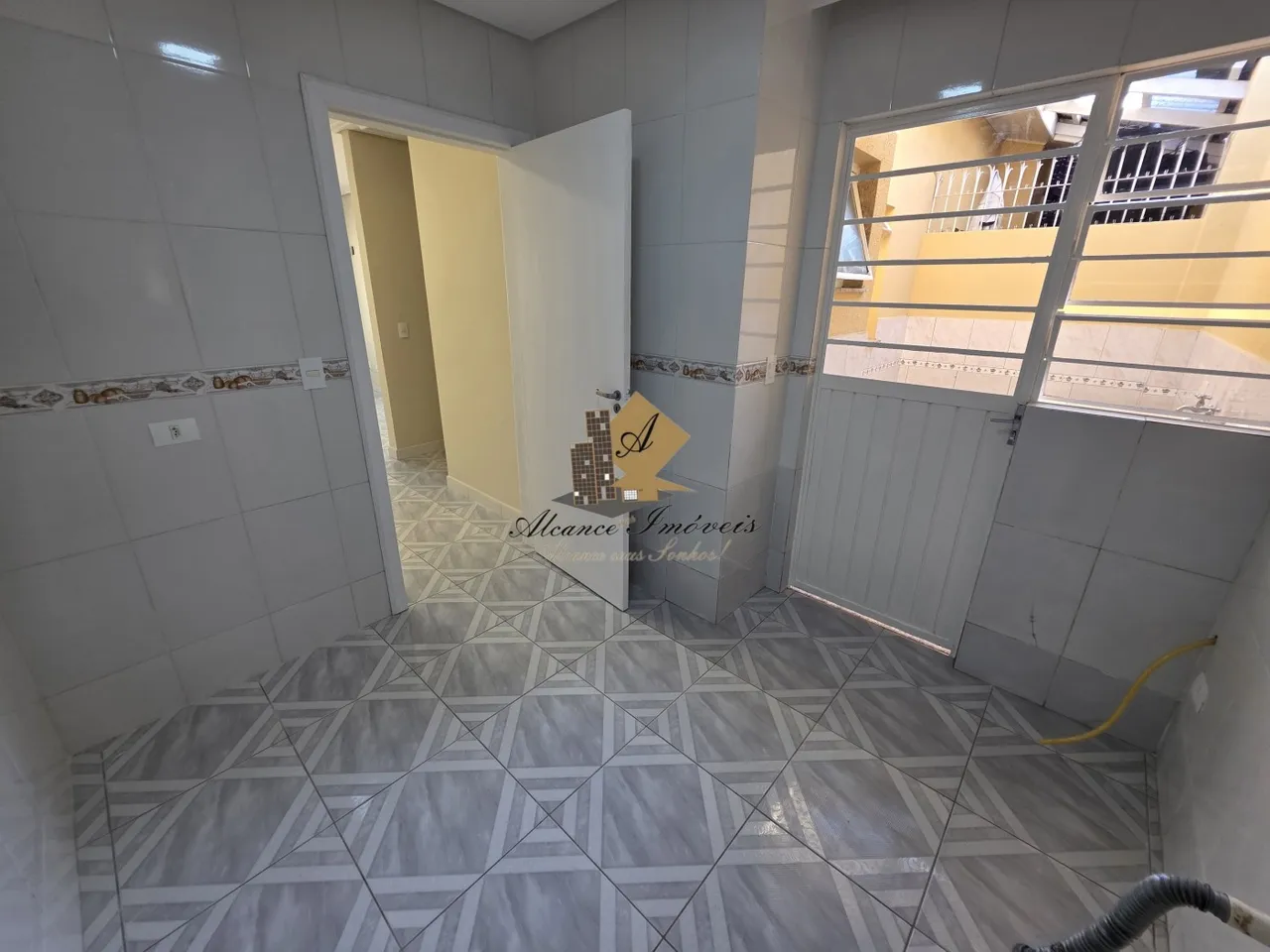 Condominium house with 2 bedrooms and 1 bathroom — photo 13