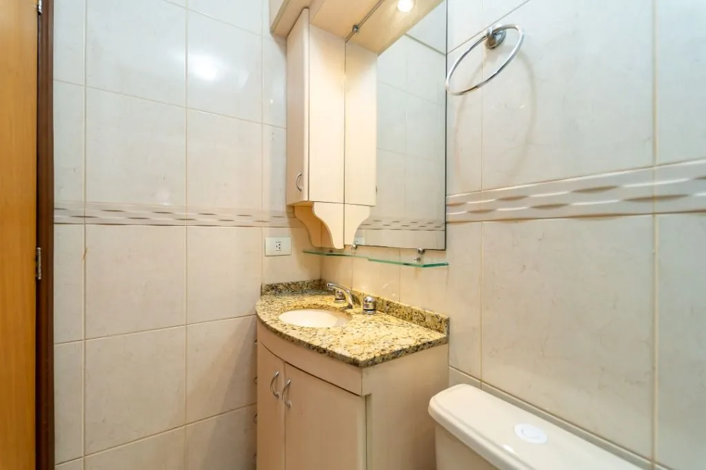 Balcony with a grill in a 2-bedroom apartment, 59 m² — photo 25