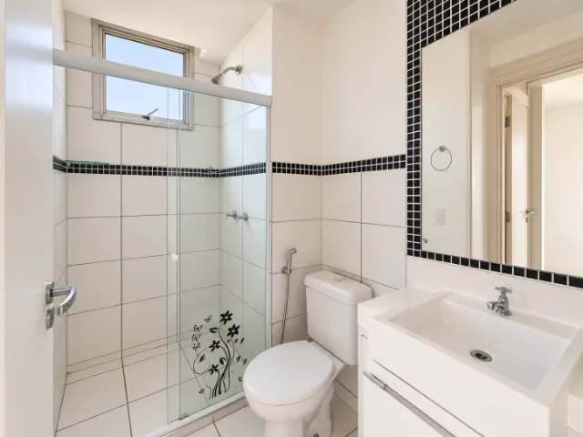 2-bedroom apartment in a building with a gym — photo 6