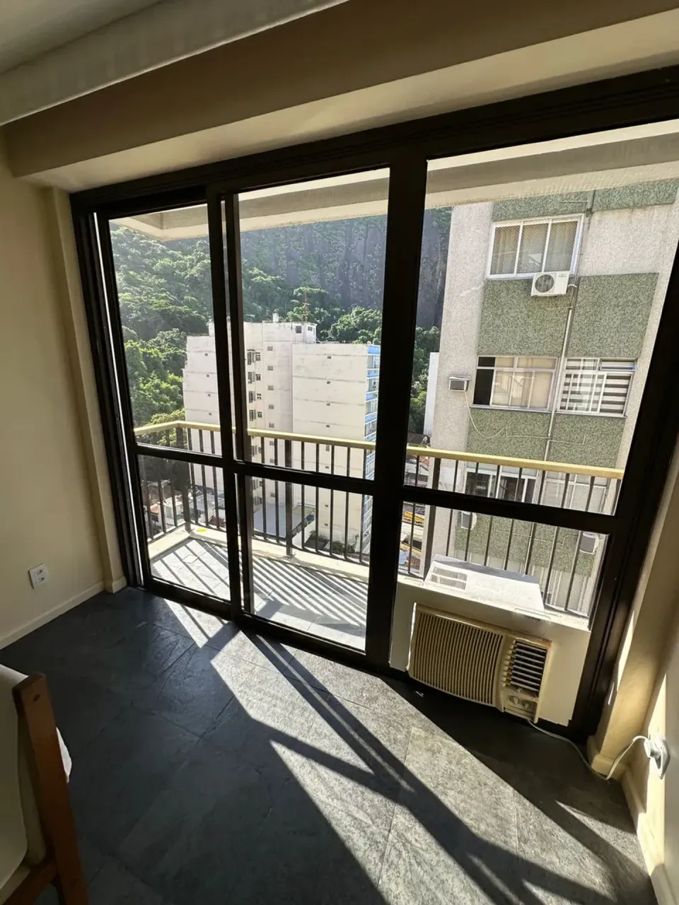 Furnished 1-bedroom apartment with 48 m² and parking — photo 2