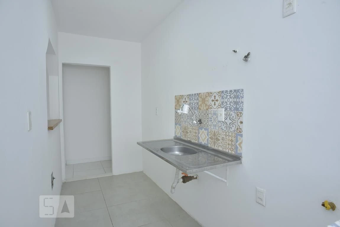 2-bedroom apartment in a building with a gym — photo 10