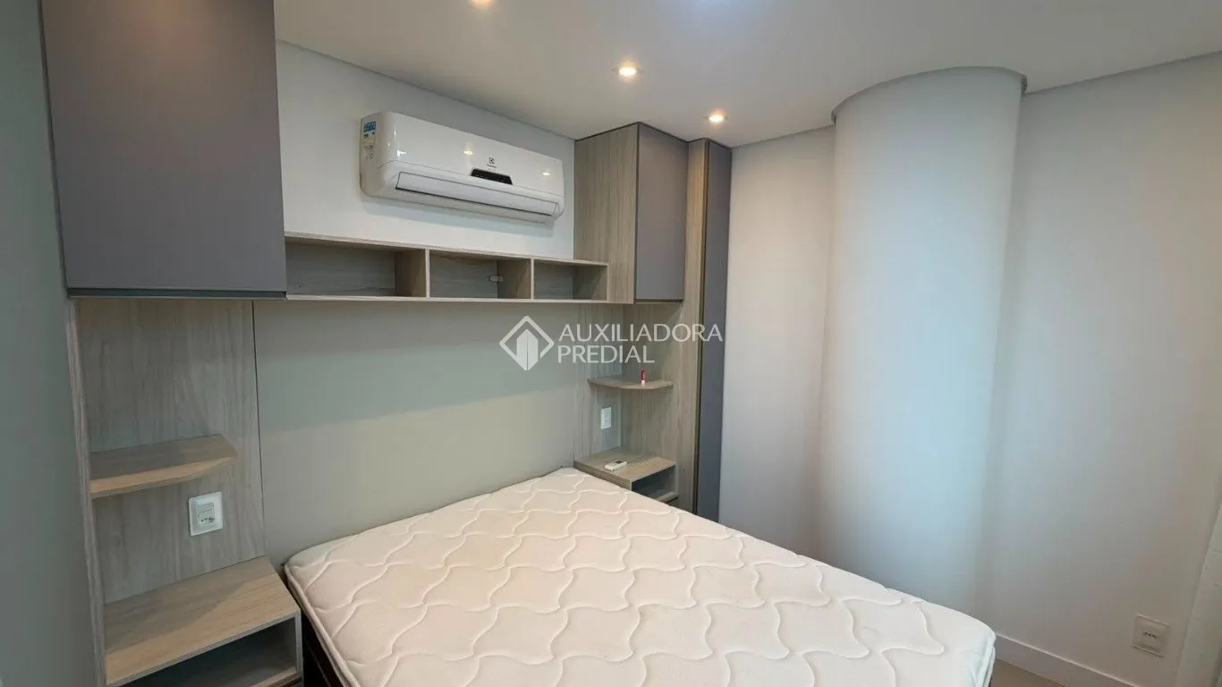 Furnished 1-bedroom apartment with 1 bathroom — photo 15