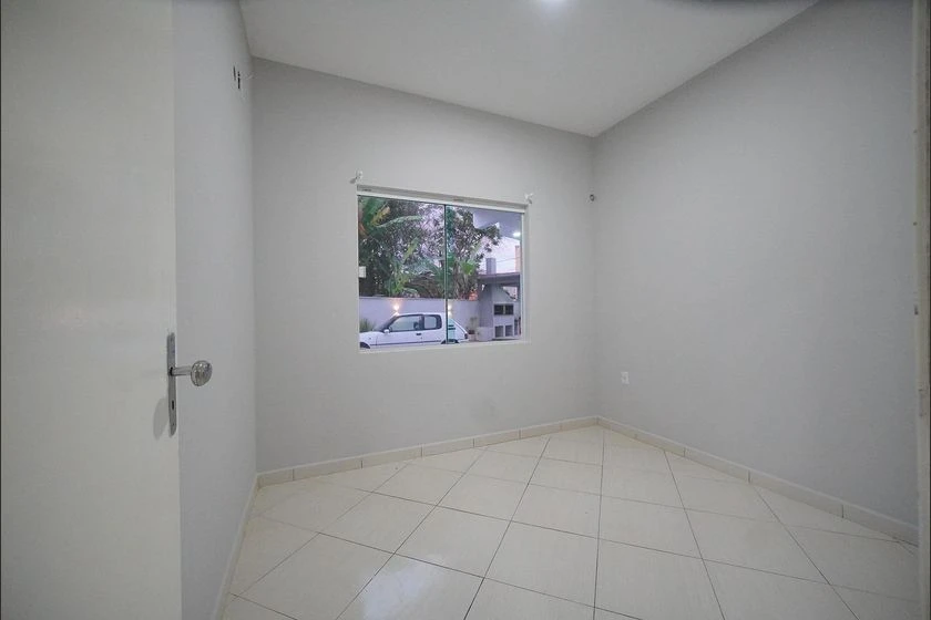Unfurnished 2-bedroom apartment with 1 parking space
