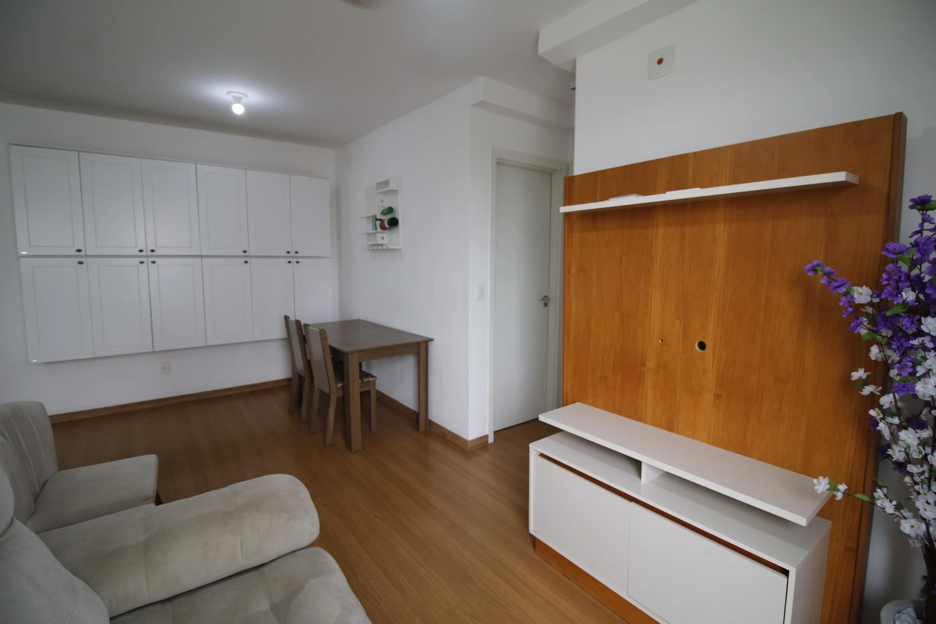 2-bedroom apartment in a building with a gym — photo 6