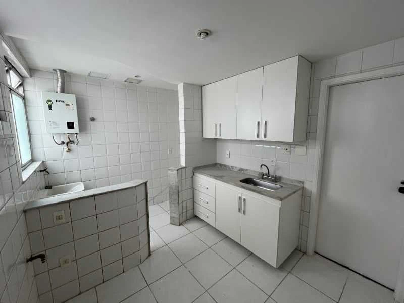 3-bedroom apartment in a building with a pool — photo 13