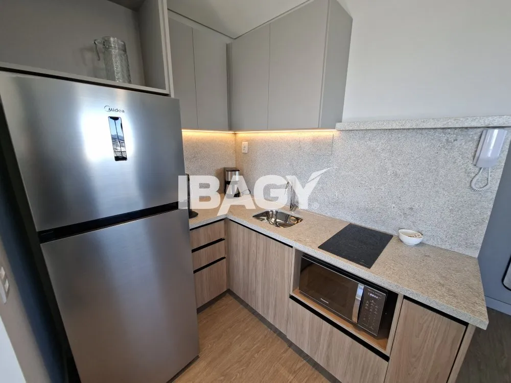 Studio with a glassed-in balcony and open-plan kitchen — photo 92