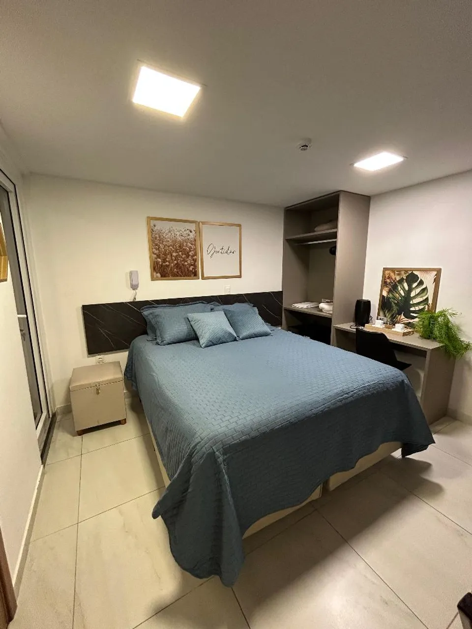 1-bedroom, 1-bath apartment with a compact kitchenette — photo 5