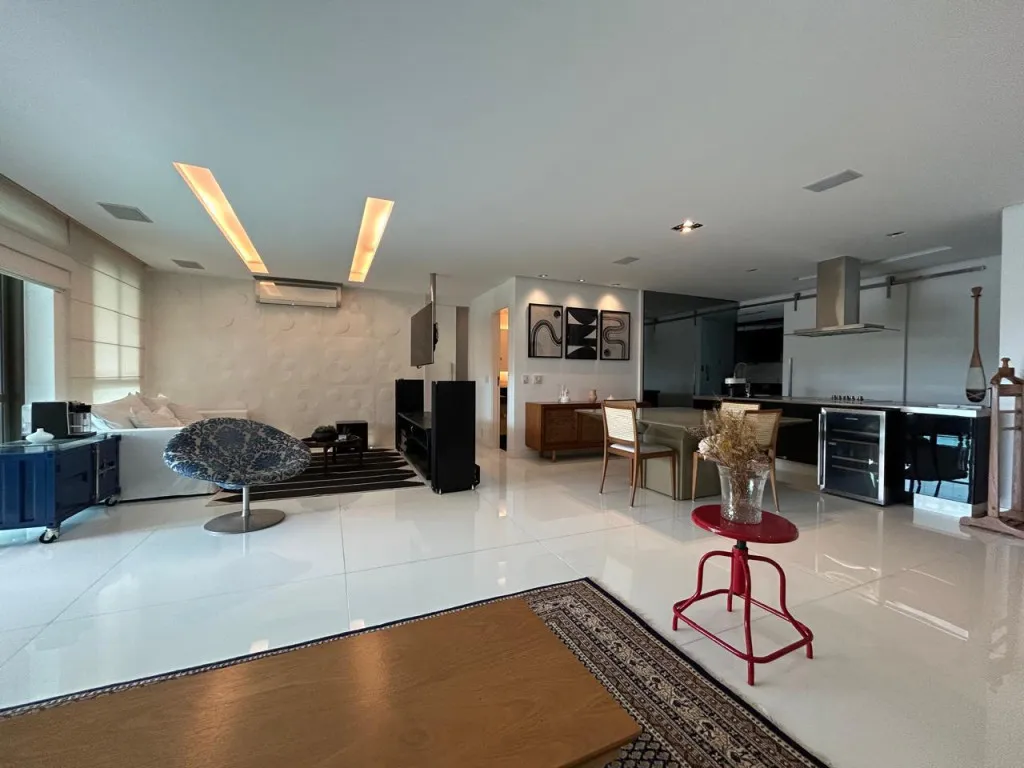 179 m² furnished apartment with 3 en-suites and 4 baths — photo 17