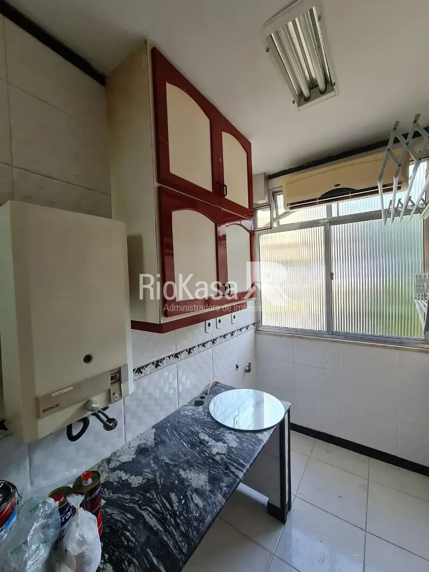 4-bedroom apartment in a building with a pool — photo 24