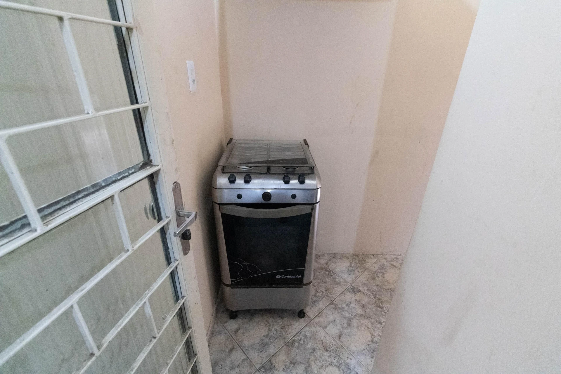 One-bedroom house with a garden — photo 2