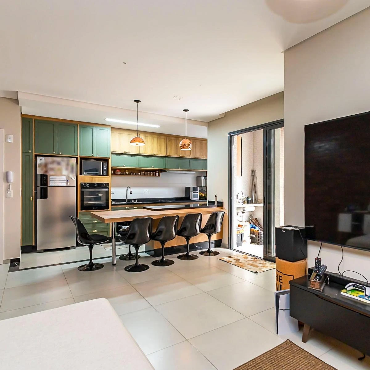 3-bedroom apartment with a grill on the balcony in Curitiba