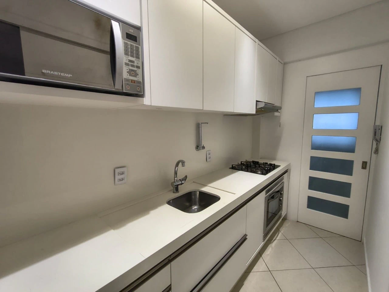 Furnished apartment, 67 m², with a grill on the balcony — photo 2