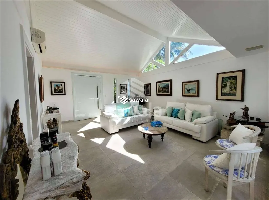 Furnished 600 m² house with 6 bedrooms and 8 bathrooms — photo 40