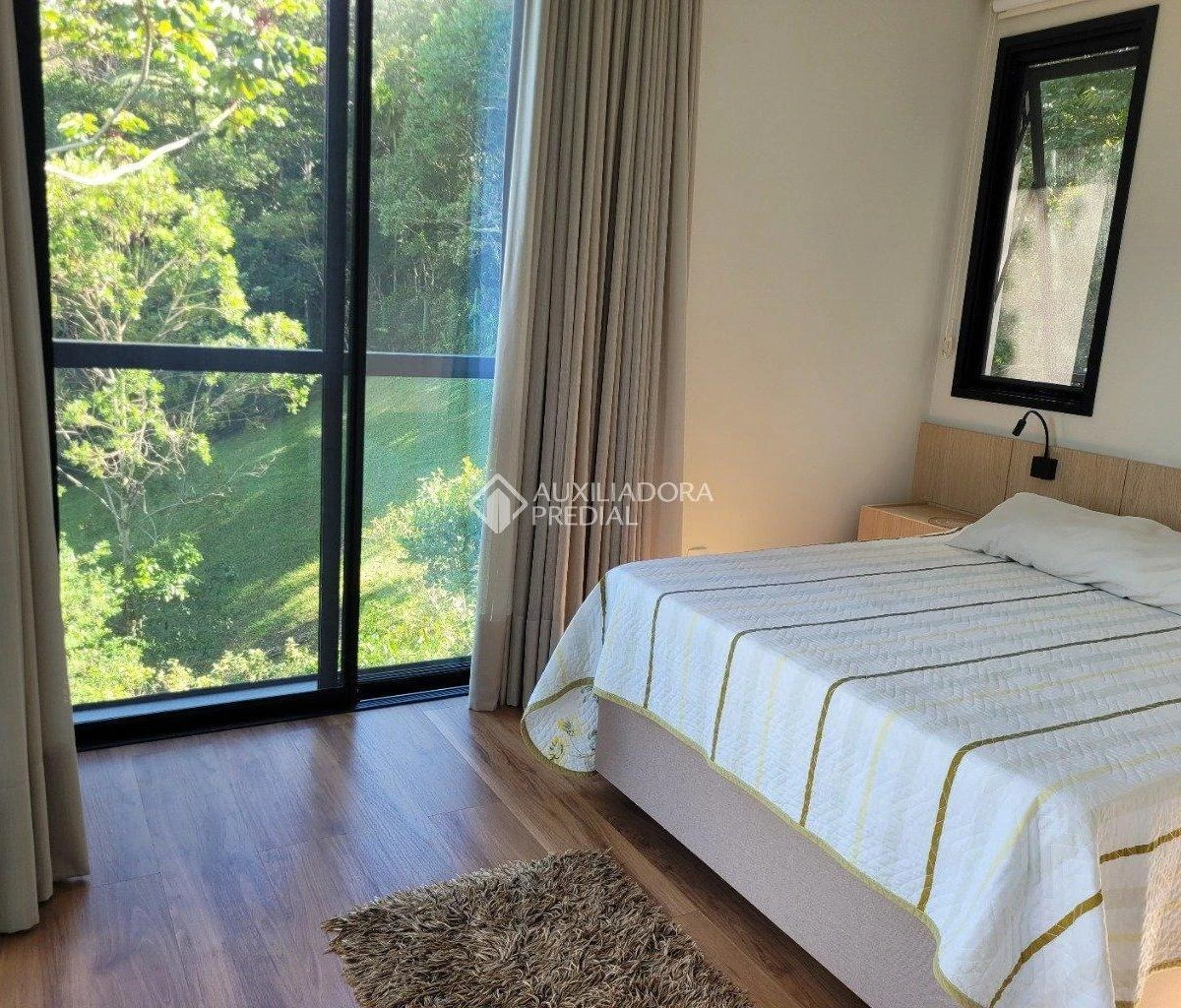 Floor-to-ceiling windows in a one-bedroom house, 158 m² — photo 14